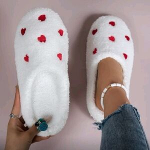 NWT, Cozy Heart Pattern Slippers, Size 7